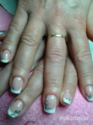 Nail Beauty körömszalon "crystal nails referencia szalon" - pici francia - 2012-01-18 19:37