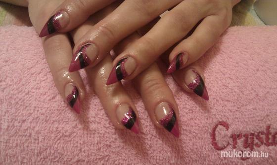Nagy Nikolett - pink black nails - 2012-01-29 14:37