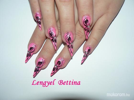 Mikené Bettina - rózsaszín fekete virággal - 2012-02-09 11:49