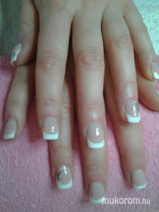 Nail Beauty körömszalon "crystal nails referencia szalon" - új vendégem - 2012-03-09 21:02