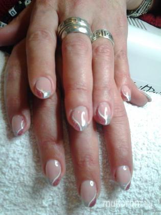 Nail Beauty körömszalon "crystal nails referencia szalon" - Juli új körmei - 2012-03-09 21:07